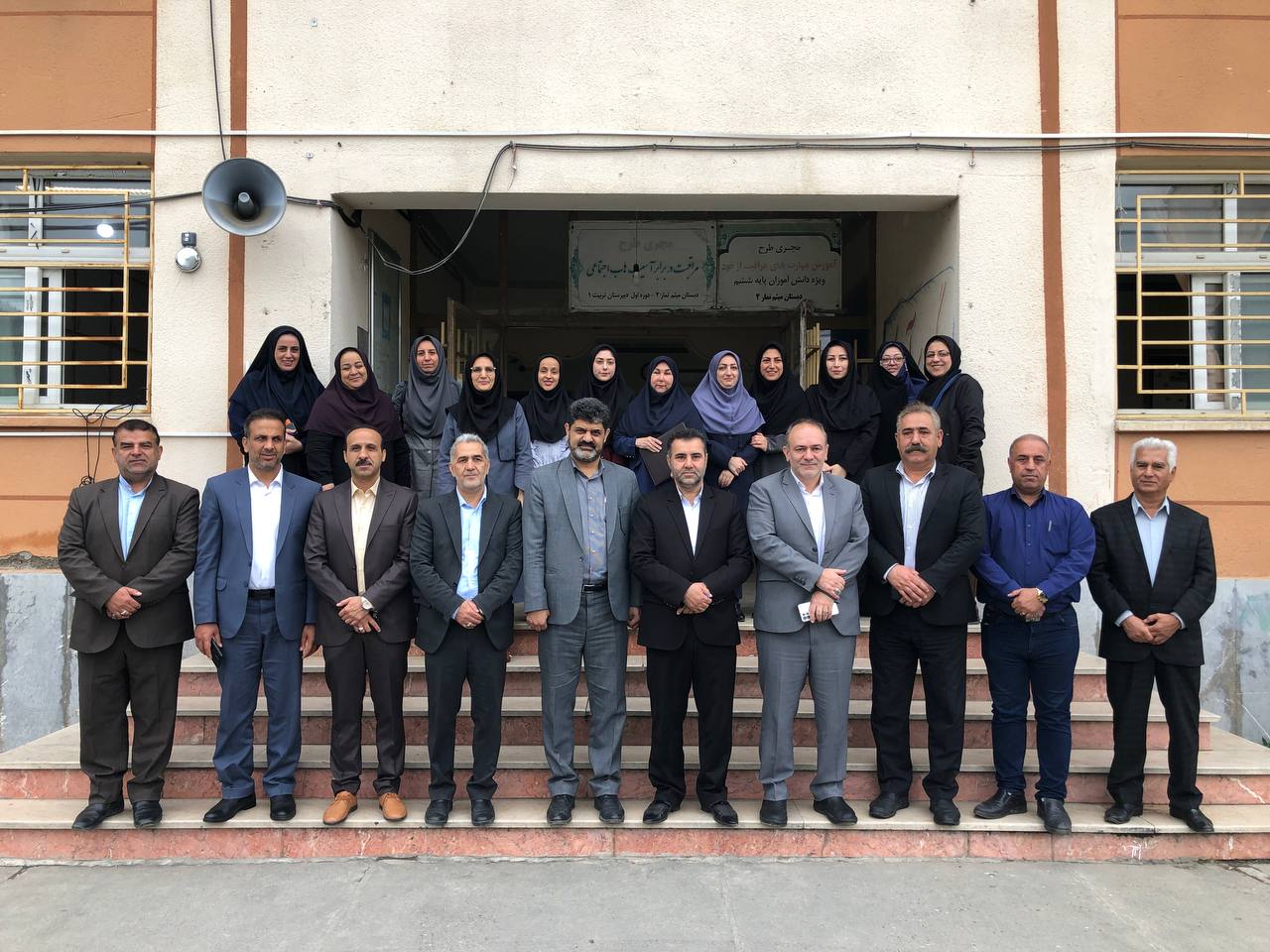 سیدالنگی در دیدار با فرهنگیان: توجه به مدارس یکی از راه های توانمندسازی محلات است