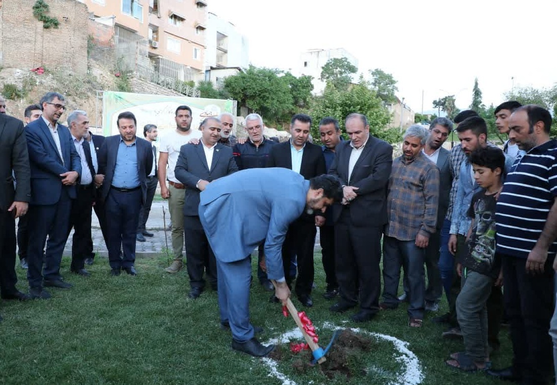 عملیات احداث زمین چمن مصنوعی کوی اسلام آ...