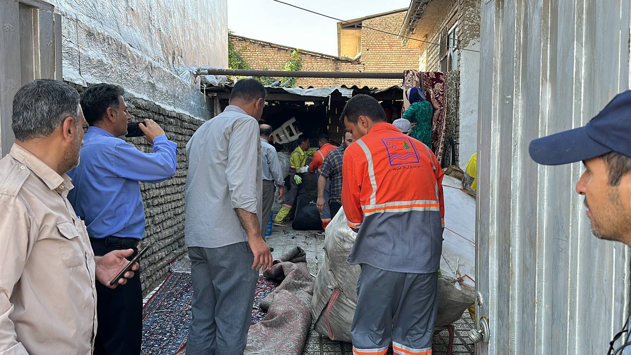 ۱۴ مکان غیرمجاز جمع آوری پسماند و ضایعات در کوی عرفان و بلوار صیاد شیرازی پلمب شدند