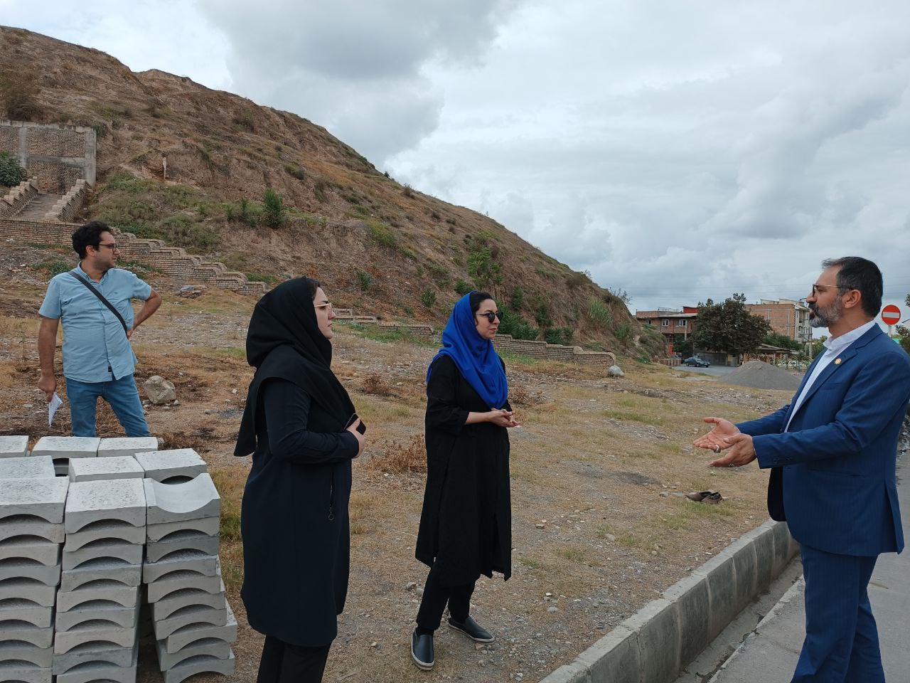 ساماندهی محیطی تپه تاریخی قلعه خندان گرگان شروع شد