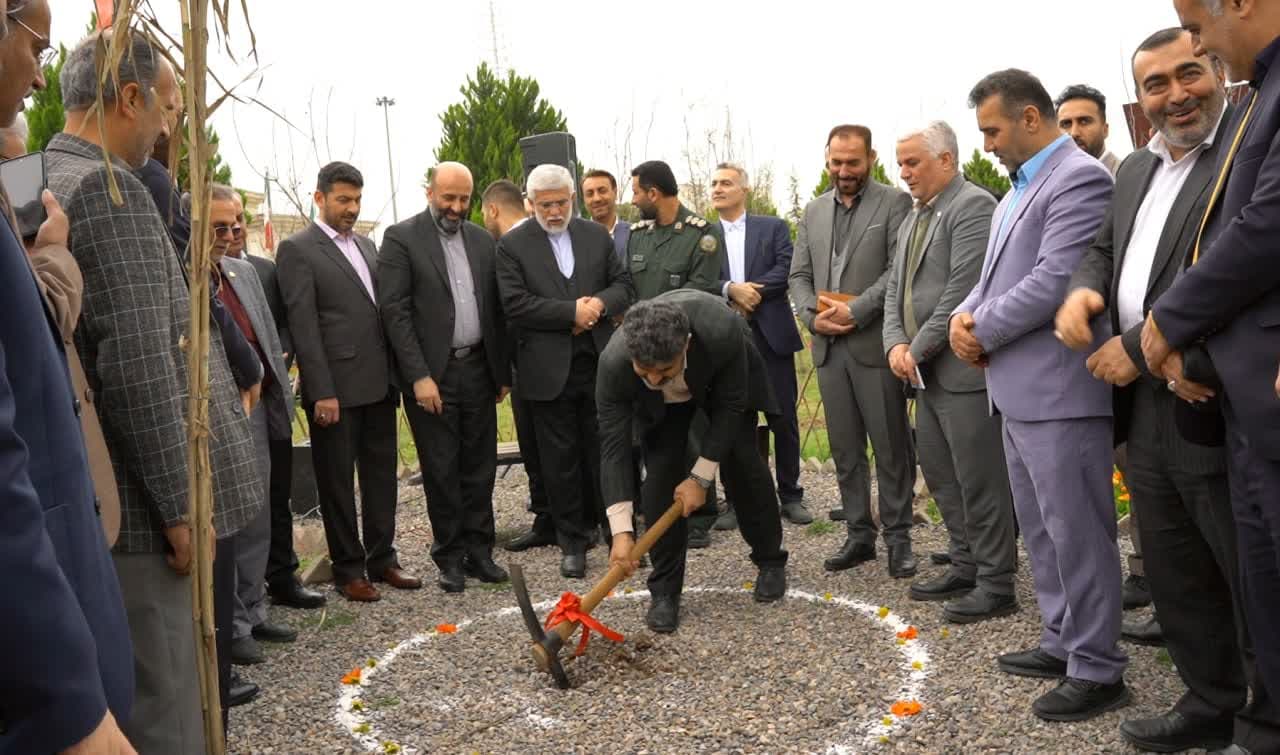 المان شهید گمنام نماد وحدت استان گلستان را نشان می دهد