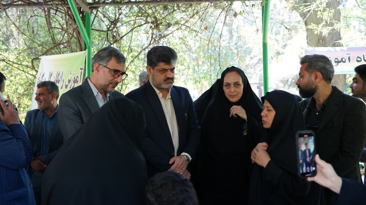 آیین گرامیداشت هفته زمین پاک در پارک شهر...