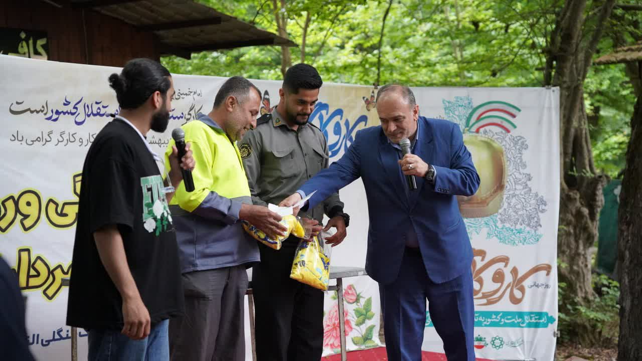 گزارش تصویری 1: برگزاری جشنواره فرهنگی ورزشی همراه با گلگشت پیاده‌روی خانوادگی به‌مناسبت گرامیداشت هفته کار و کارگر