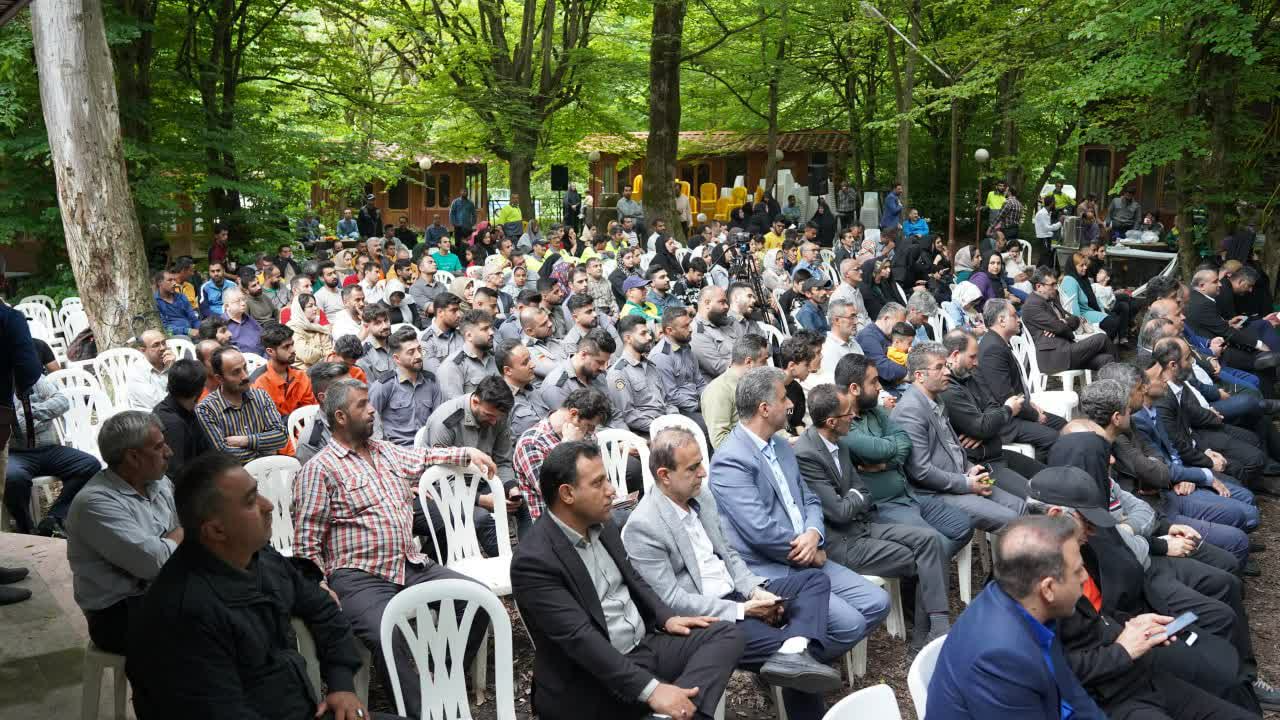 گزارش تصویری 2: برگزاری جشنواره فرهنگی ورزشی همراه با گلگشت پیاده‌روی خانوادگی به‌مناسبت گرامیداشت هفته کار و کارگر