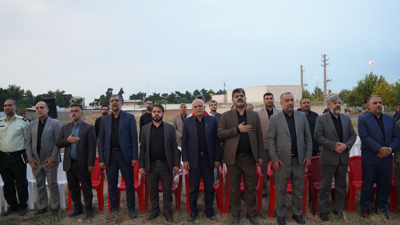 آیین کلنگ‌زنی زمین چمن مصنوعی کوی مهرآوران
