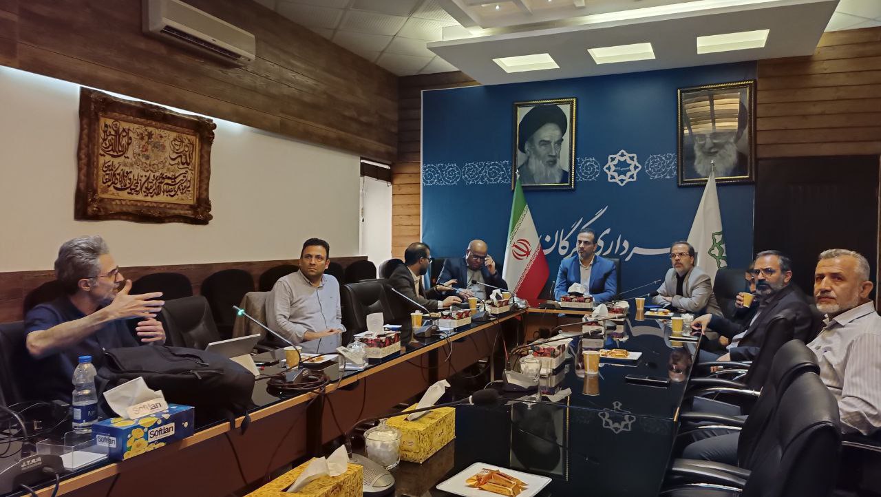 بررسی طراحی میدان ورودی شمالی در شهرداری...