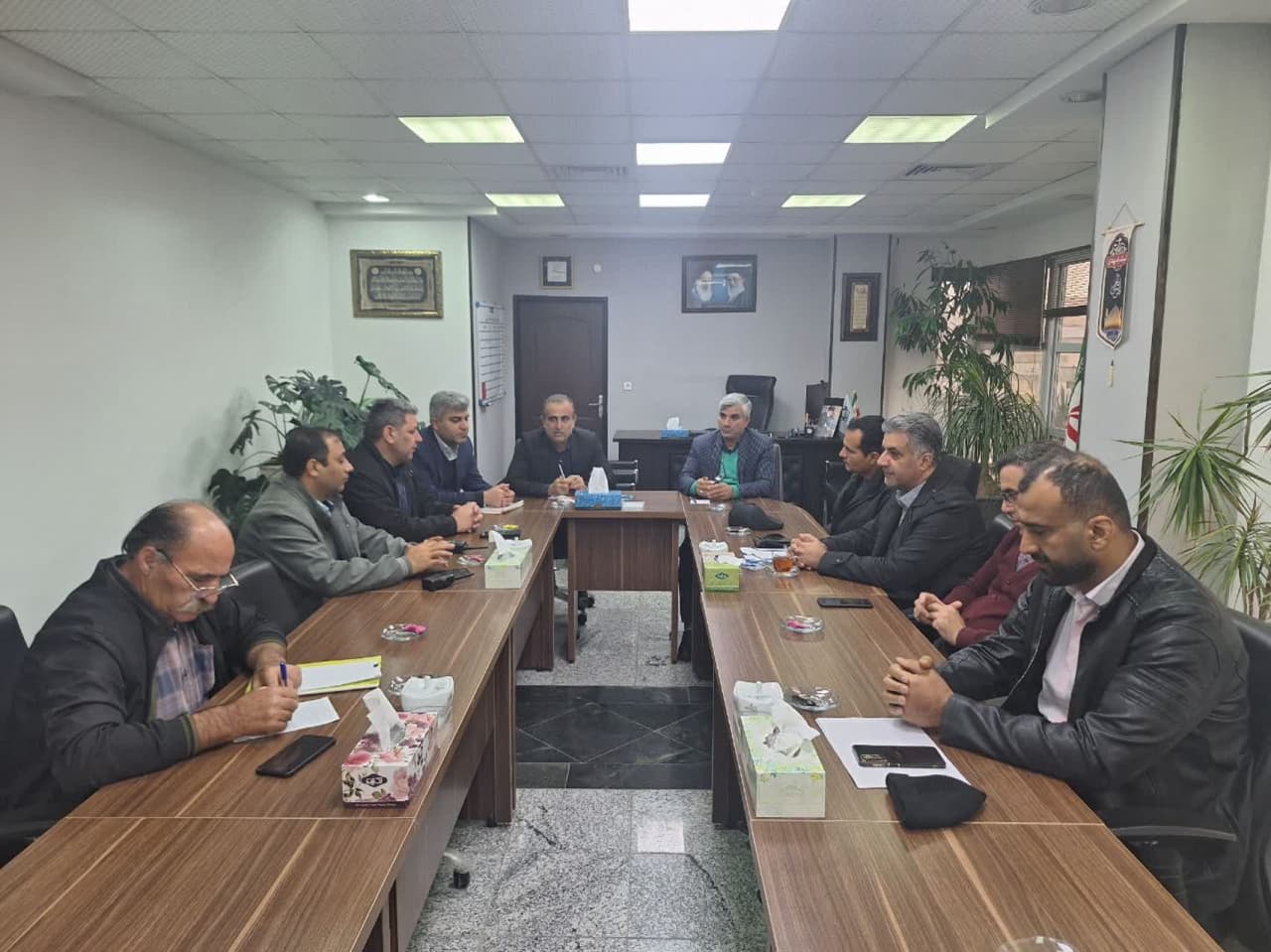 بررسی چالش ها و ارتقاء سطح کمی و کیفی خدمات رسانی به شهروندان