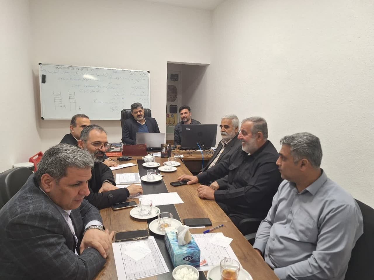 پیگیری مشکلات و درخواست‌های محلات در قرارگاه جهادی با حضور شهردار گرگان