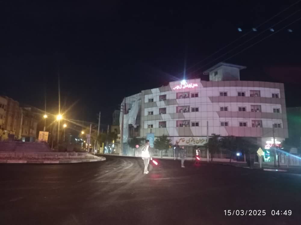 عملیات روکش آسفالت در میدان مدرس و بلوار گلشهر اجرا شد