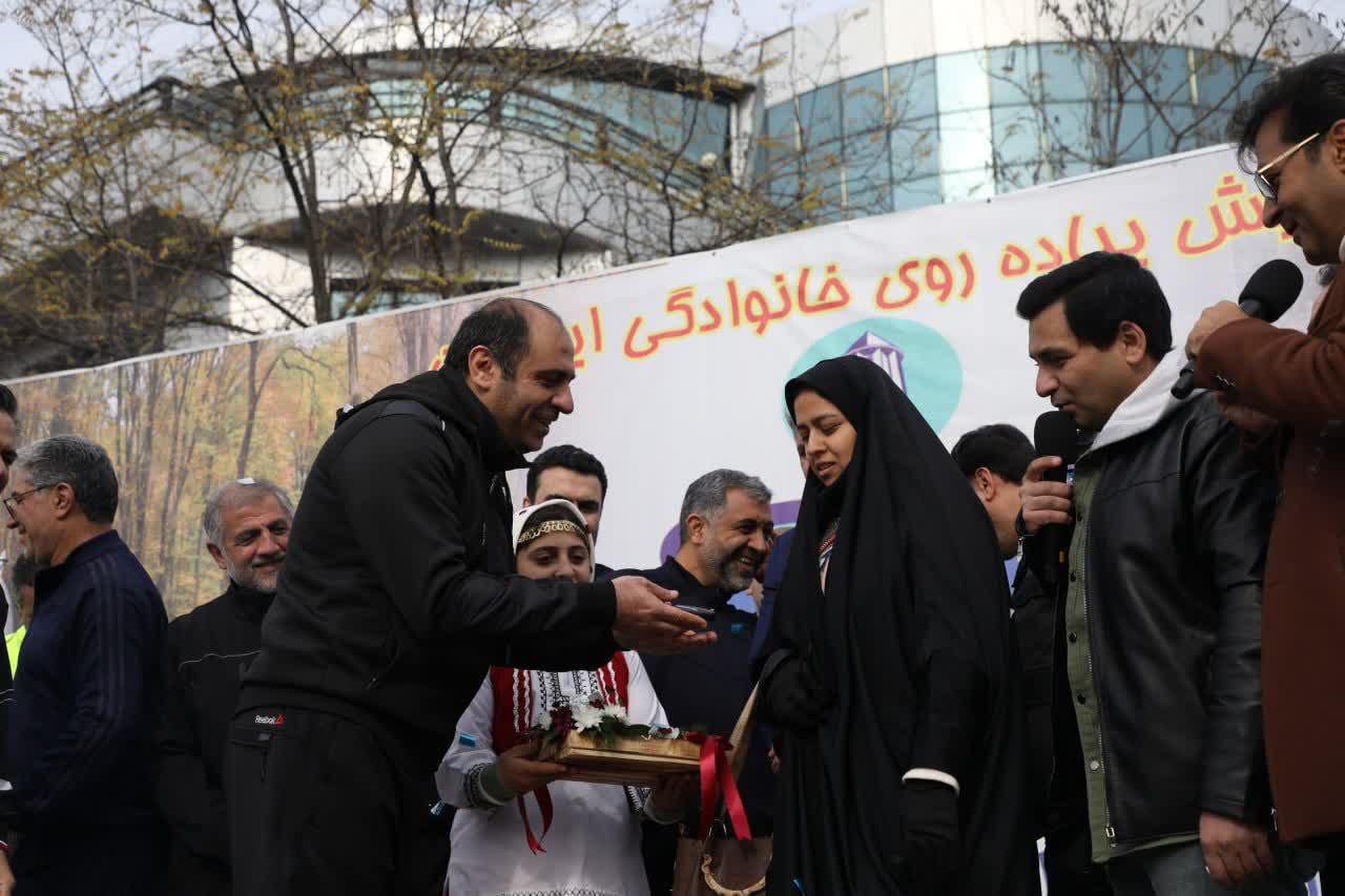 گزارش تصویری (بخش اول)/ همایش بزرگ پیاده‌روی خانوادگی در گرگان